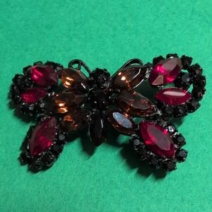 Source Unknown Black and Red Gemstone Brooch